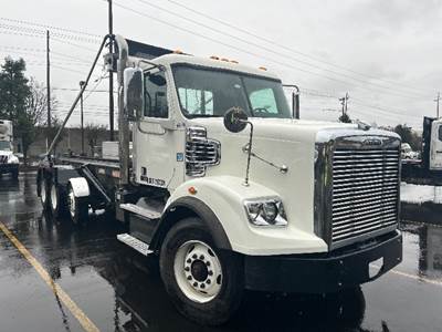 Freightliner Coronado Tandem Axle Cab & Chassis Truck - 450HP, 6 Speed Automatic