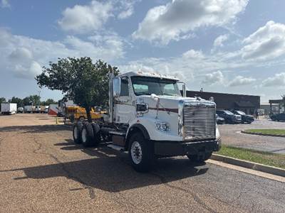 Freightliner Coronado Tandem Axle Cab & Chassis Truck - 455HP, 13 Speed Automatic