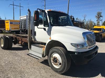 International 4300 Single Axle Cab & Chassis Truck - Cummins, 220HP, 6 Speed Automatic