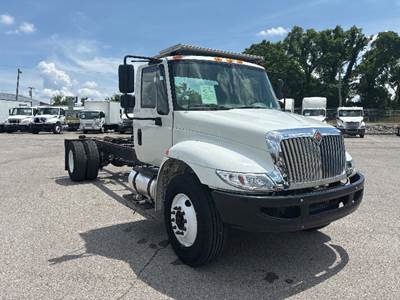 International 4300 Single Axle Cab & Chassis Truck - Cummins, 220HP, 7 Speed Automatic