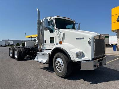 Kenworth T880 Tandem Axle Cab & Chassis Truck - Cummins, 450HP, 10 Speed Manual