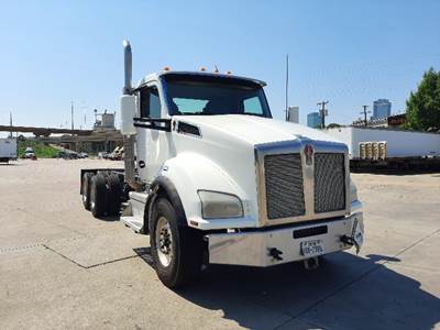 Kenworth T880 Tandem Axle Cab & Chassis Truck - Cummins, 450HP, 10 Speed Manual