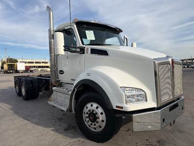 Kenworth T880 Tandem Axle Cab & Chassis Truck - Cummins, 450HP, 10 Speed Manual