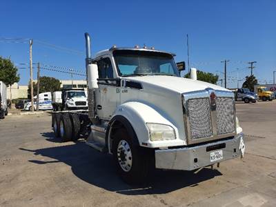 Kenworth T880 Tandem Axle Cab & Chassis Truck - Cummins, 450HP, 10 Speed Manual