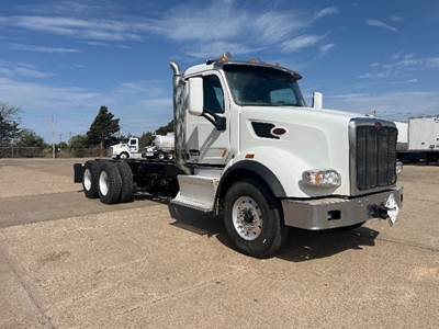Peterbilt 567 Tandem Axle Cab & Chassis Truck - Cummins, 425HP, 6 Speed Automatic