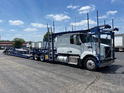 Volvo VAH64600 Tandem Axle Cab & Chassis Truck - 500HP, 12 Speed Automatic