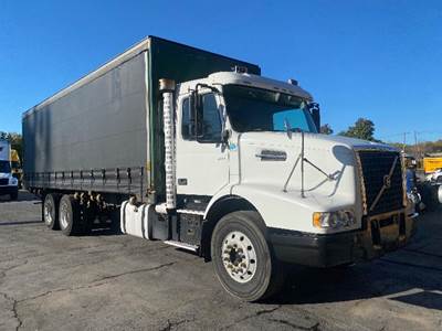 Volvo VHD64B Tandem Axle Curtain Side Truck - 435HP, 12 Speed Automatic