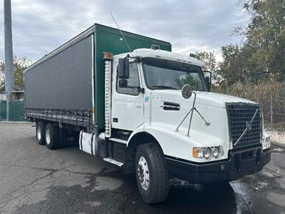 Volvo VHD64B Tandem Axle Curtain Side Truck - 435HP, 12 Speed Automatic