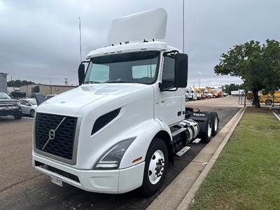 Eby LIVSTOCK Day Cab Truck - 405HP, 12 Speed Automatic