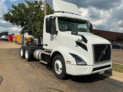 Eby LIVSTOCK Day Cab Truck - 405HP, 12 Speed Automatic