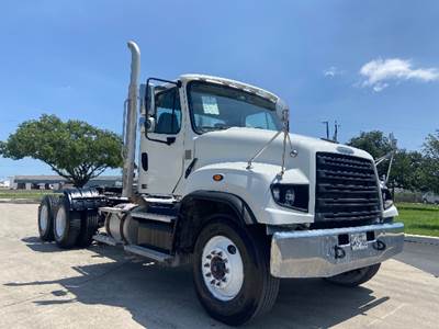 Freightliner 114SD Day Cab Truck - 450HP, 18 Speed Automatic
