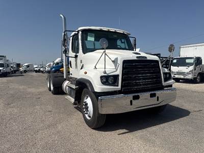 Freightliner 114SD Day Cab Truck - 450HP, 18 Speed Automatic