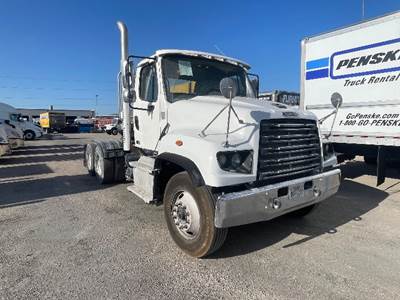 Freightliner 114SD Day Cab Truck - 450HP, 18 Speed Automatic