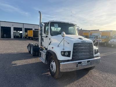 Freightliner 114SD Day Cab Truck - 450HP, 18 Speed Automatic