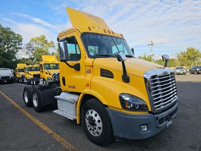 Freightliner Cascadia 113 Day Cab Truck - 450HP, 10 Speed Automatic