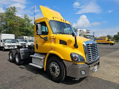 Freightliner Cascadia 113 Day Cab Truck - 450HP, 10 Speed Automatic