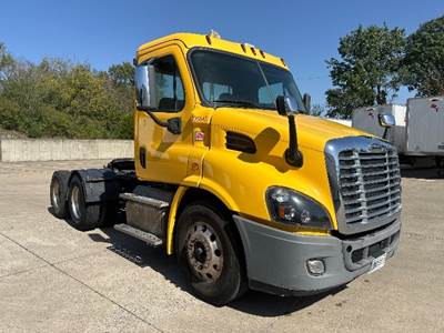 Freightliner Cascadia 113 Day Cab Truck - 450HP, 10 Speed Automatic