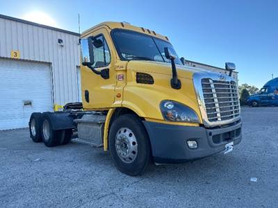 Freightliner Cascadia 113 Day Cab Truck - 450HP, 10 Speed Automatic