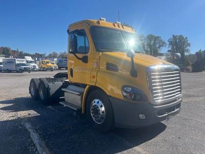 Freightliner Cascadia 113 Day Cab Truck - 450HP, 10 Speed Automatic