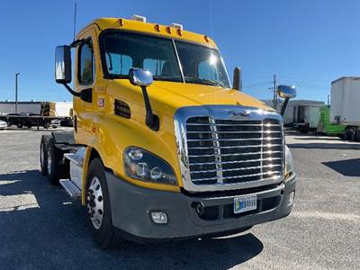Freightliner Cascadia 113 Day Cab Truck - 450HP, 10 Speed Automatic