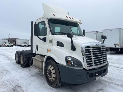 Freightliner Cascadia 113 Day Cab Truck - 410HP, 10 Speed Manual