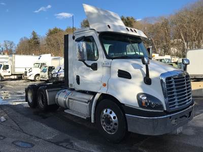 Freightliner Cascadia 113 Day Cab Truck - 435HP, 12 Speed Automatic