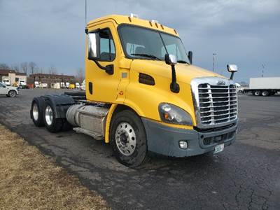 Freightliner Cascadia 113 Day Cab Truck - 450HP, 10 Speed Automatic
