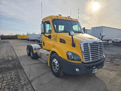 Freightliner Cascadia 113 Day Cab Truck - 450HP, 10 Speed Automatic