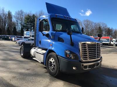 Freightliner Cascadia 113 Single Axle Day Cab Truck - 410HP, 10 Speed Manual
