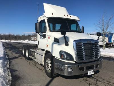 Freightliner Cascadia 113 Day Cab Truck - 410HP, 12 Speed Automatic
