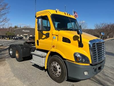 Freightliner Cascadia 113 Day Cab Truck - 450HP, 10 Speed Automatic