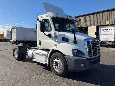 Freightliner Cascadia 113 Single Axle Day Cab Truck - 410HP, 12 Speed Automatic