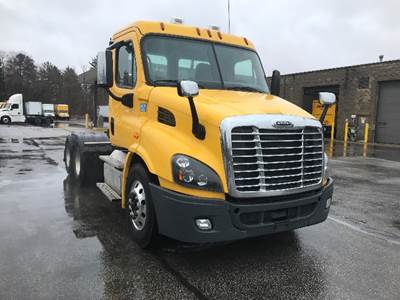 Freightliner Cascadia 113 Day Cab Truck - 450HP, 10 Speed Automatic