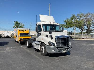 Freightliner Cascadia 113 Single Axle Day Cab Truck - 410HP, 12 Speed Automatic