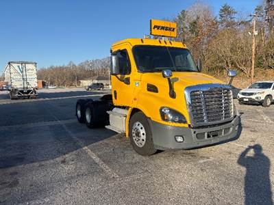 Freightliner Cascadia 113 Day Cab Truck - 450HP, 10 Speed Automatic