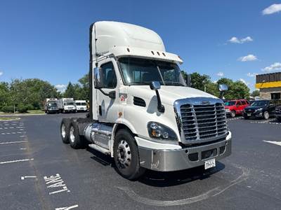 Freightliner X11364ST Day Cab Truck - 450HP, 12 Speed Automatic
