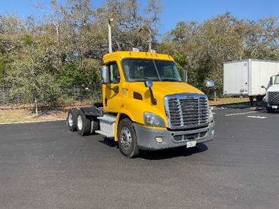 Freightliner Cascadia 113 Day Cab Truck - 450HP, 10 Speed Automatic