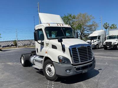 Freightliner Cascadia 113 Single Axle Day Cab Truck - 410HP, 12 Speed Automatic