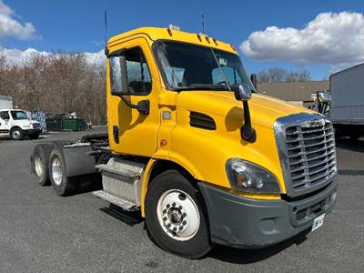 Freightliner Cascadia 113 Day Cab Truck - 450HP, 10 Speed Automatic