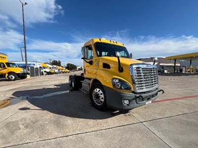 Freightliner X11364ST Day Cab Truck - 450HP, 10 Speed Automatic