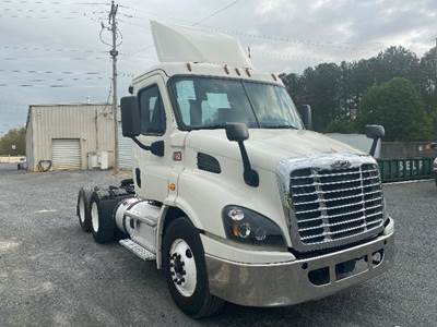 Freightliner Cascadia 113 Day Cab Truck - 410HP, 12 Speed Automatic