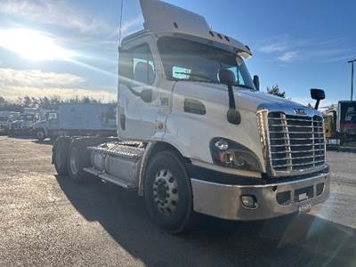 Freightliner Cascadia 113 Day Cab Truck - 410HP, 12 Speed Automatic
