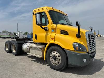Freightliner Cascadia 113 Day Cab Truck - 450HP, 10 Speed Automatic
