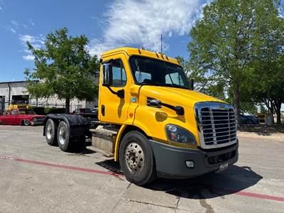 Freightliner Cascadia 113 Day Cab Truck - 450HP, 10 Speed Automatic