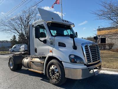 Freightliner Cascadia 113 Single Axle Day Cab Truck - 435HP, 12 Speed Automatic