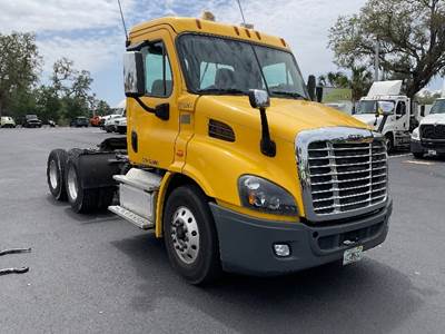 Freightliner Cascadia 113 Day Cab Truck - 450HP, 10 Speed Automatic