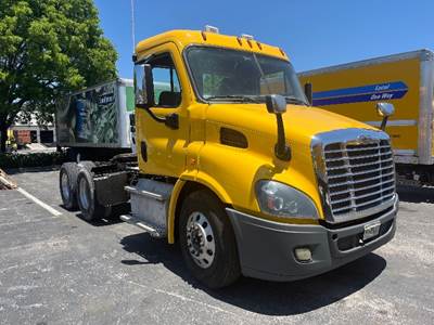 Freightliner Cascadia 113 Day Cab Truck - 450HP, 10 Speed Automatic