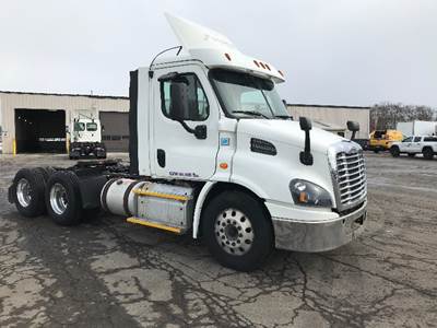 Freightliner Cascadia 113 Day Cab Truck - 450HP, 12 Speed Automatic