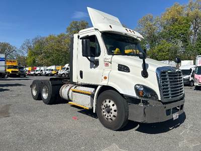 Freightliner Cascadia 113 Day Cab Truck - 450HP, 12 Speed Automatic