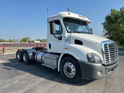 Freightliner Cascadia 113 Day Cab Truck - 410HP, 10 Speed Manual